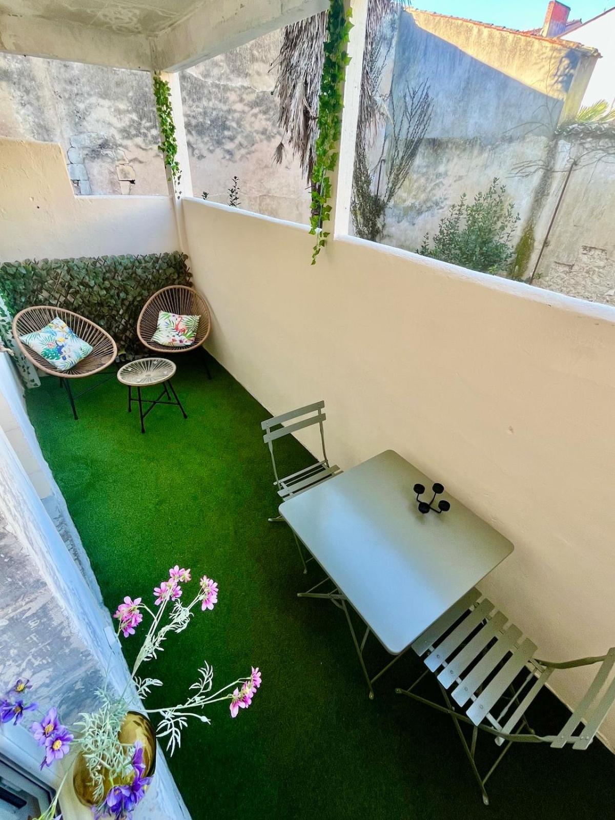 Appartement Escapade Vintage Avec Terrasse En Centre Historique à La Rochelle  Extérieur photo